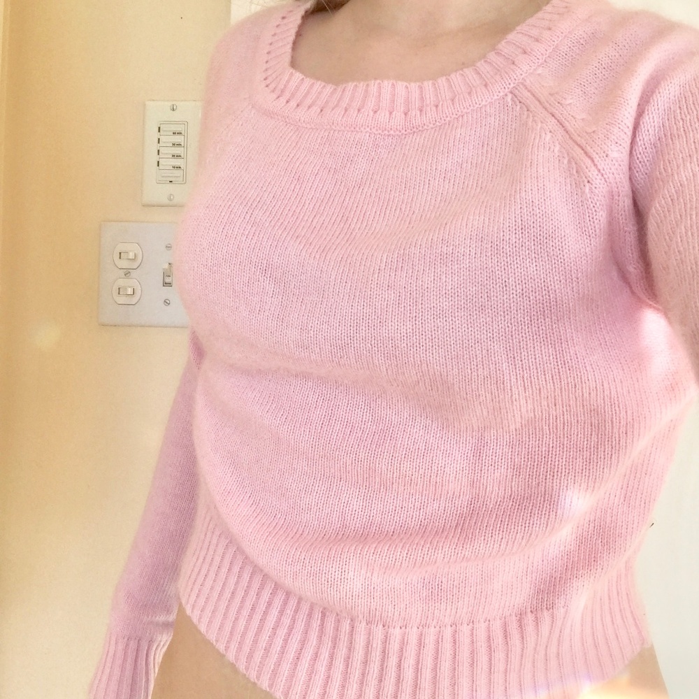 Cropped pink sweater